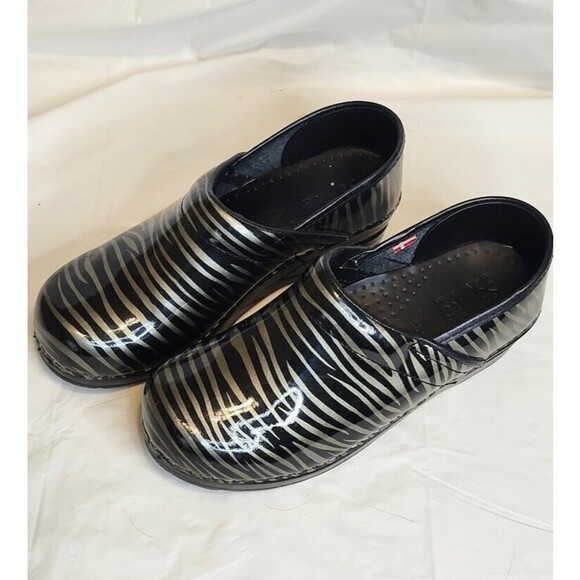 Sanita Women's Clog Zebra Stripe Size 38 7US - Picture 1 of 12